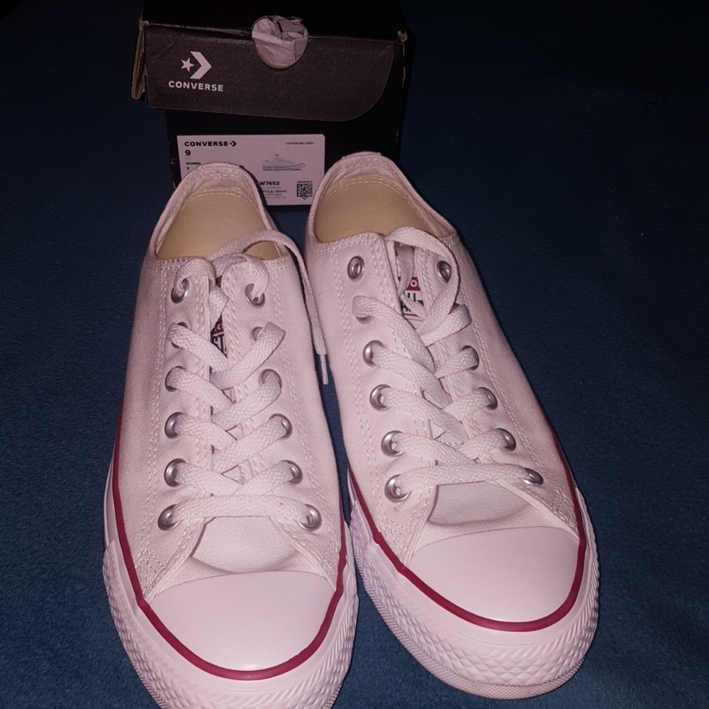 White Size 9 Converse